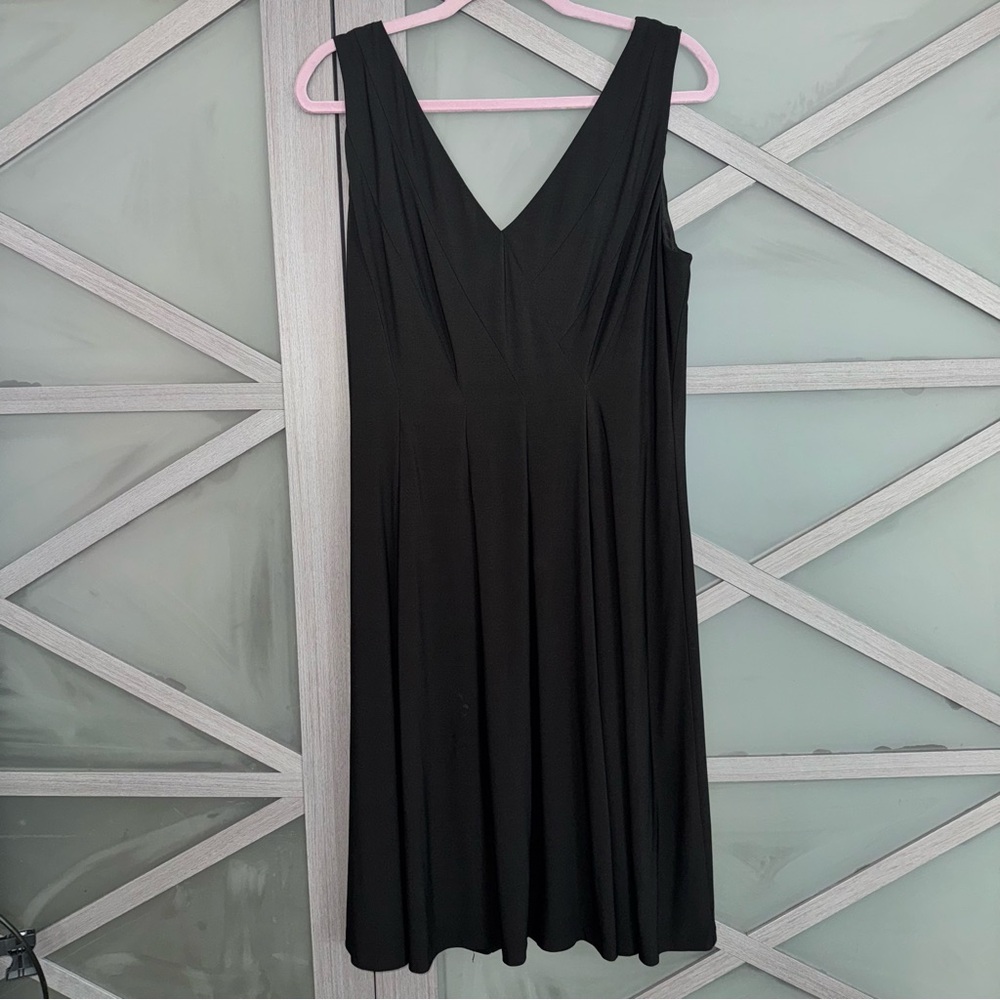 Elegant Jones New York Black V-Neck Sleeveless Dress